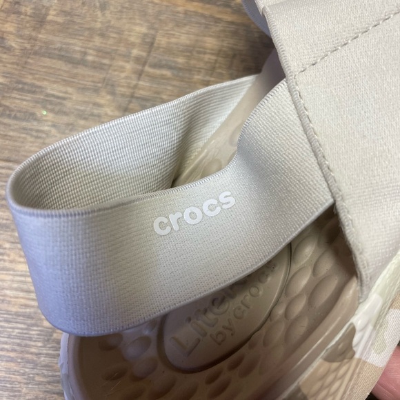 Crocs Sandals Light Ride Printed Camo Stretch Straps Womens 9 White Tan 207285 - Picture 12 of 12